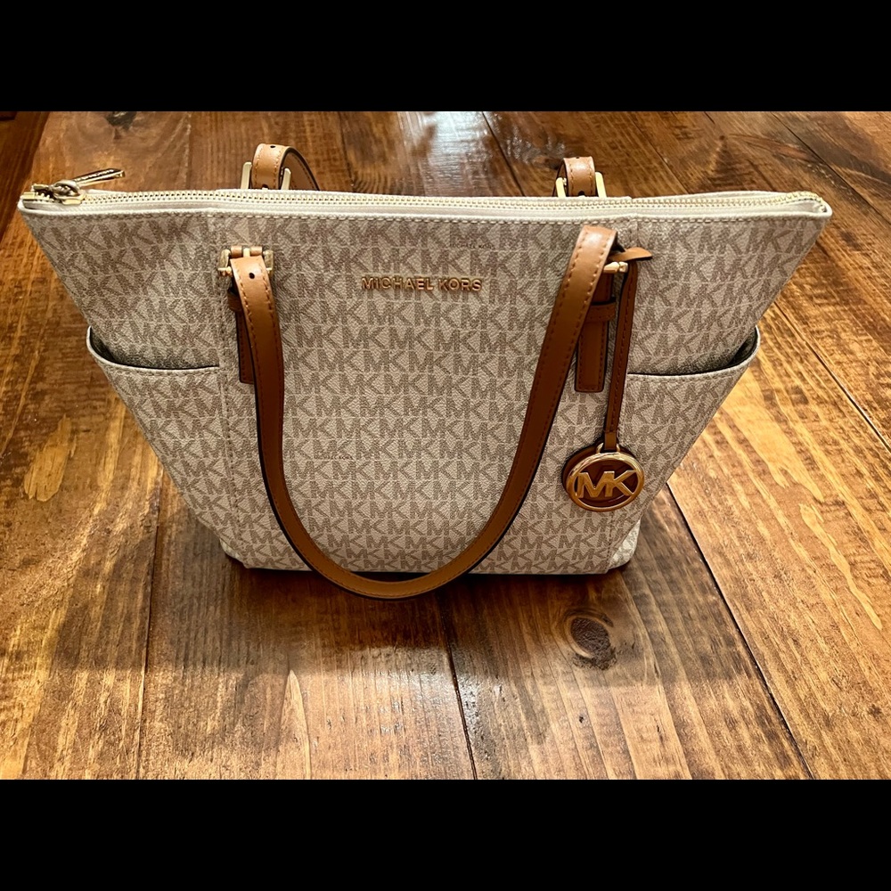 Michael Kors Signature Jet Set East West Top Zip Tote Bag